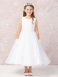 This gorgeous communion dress has a sequins with pearl criss cross bodice with tulle skirt.
Crisscross bodice with pearls and sequins
Pearl adorned neckline
Tulle skirt
Rear center zipper and sash tie back
Ankle length
Three Dress Limit per order!