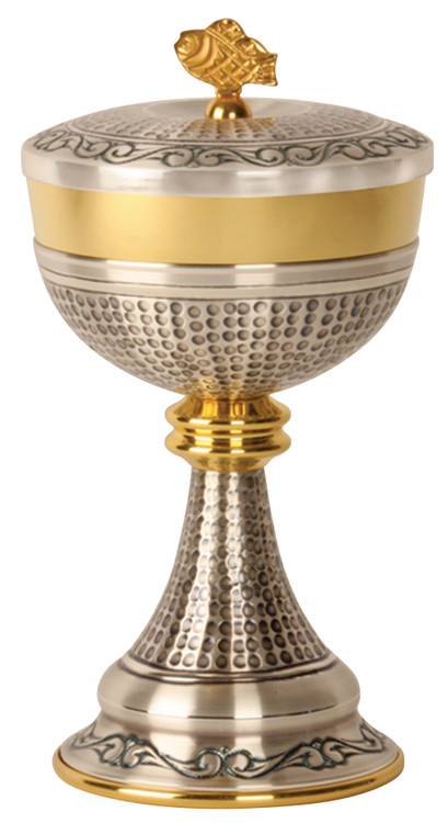 Gold plated and oxidized silver Ciborium.
8 1/2" height, 4-5/8" diameter cup, 4" base.
250 host capacity (Based on 1 1/8" Host)
Complements Chalice 913