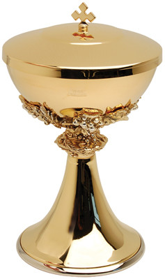 Gold plated, 4" Base.
7 3/4" height, 4 1/2" diameter cup.
175 host capacity (Based on 1 1/8" Host)
Complements Chalice 721

 
