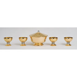 Five Piece Set. 10" bowl and cover with four K338 6" bowls. 24k gold plated.
Host capacity based on 1-1/8" host.