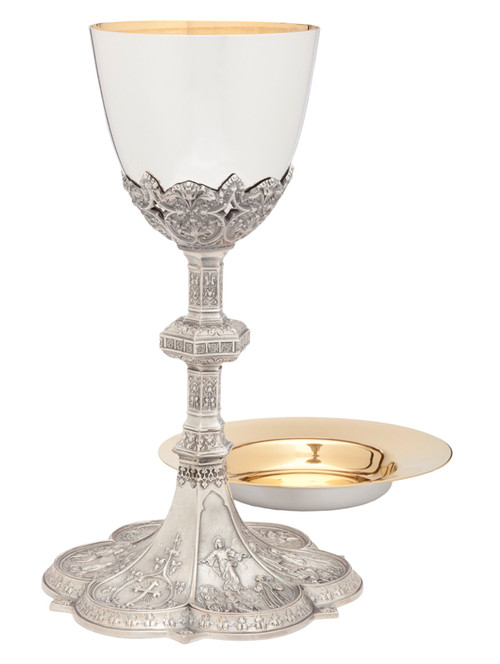 Chalice Silver Gold-Line has a decorative metal base, stem & node. Chalice is 10"Ht. and holds 13 oz. Chalice comes with 6 3/8" deep well paten. Made in the USA. Case for chalice ~ Item #8402
Ciborium Silver Gold-Line , 10 1/2"H. 225 host capacity, based on 1 3/8" host