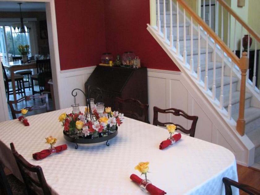dining-room-flat-panels-table-set.jpg