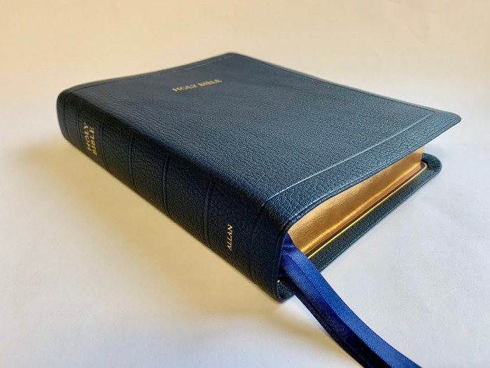 Allan Oxford Bible: Brevier Clarendon Wide Margin Reference Bible (Navy ...