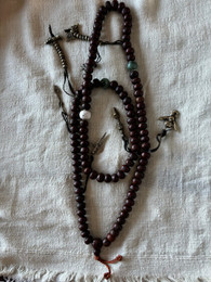 Vintage Antique Bodhiseed mala, 11-12mm, with 2 agate and 1 bone resting beads, full view